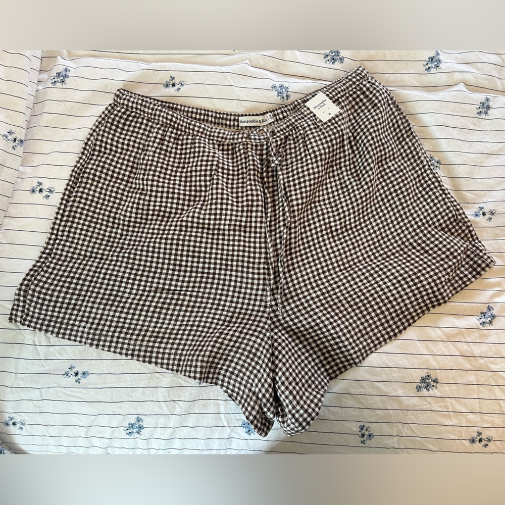NWT Abercrombie & Fitch linen blend Gingham Shorts in Brown and White. Size M.